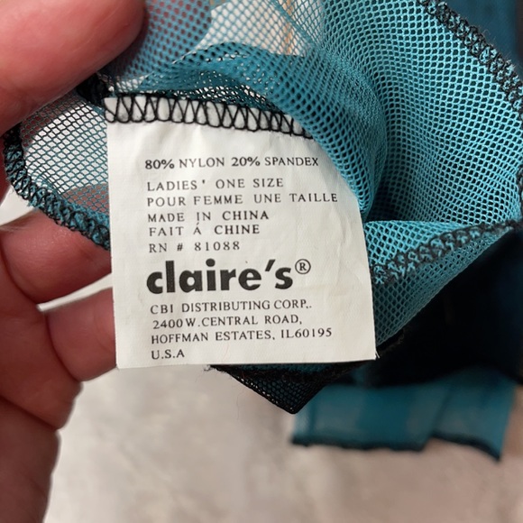 80’s Inspired Fishnet Gloves - Picture 4 of 9